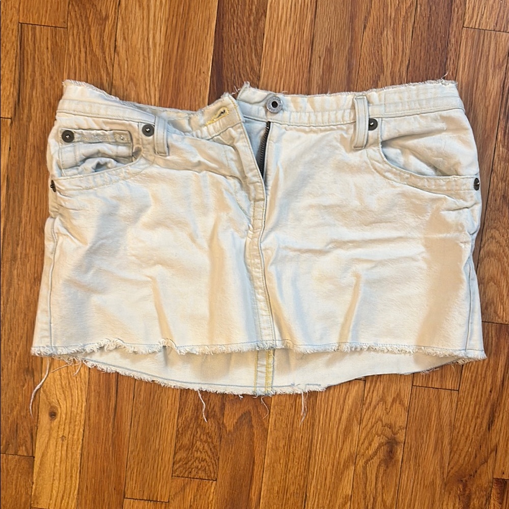 Vintage Low rise Guess light  Denim Skirt with Red Tag